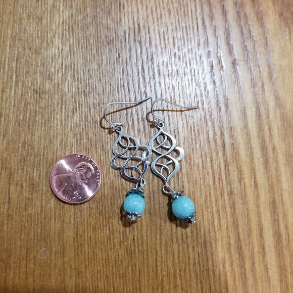 Light blue stone with Tibetan knot dangly earrings - Picture 2 of 3